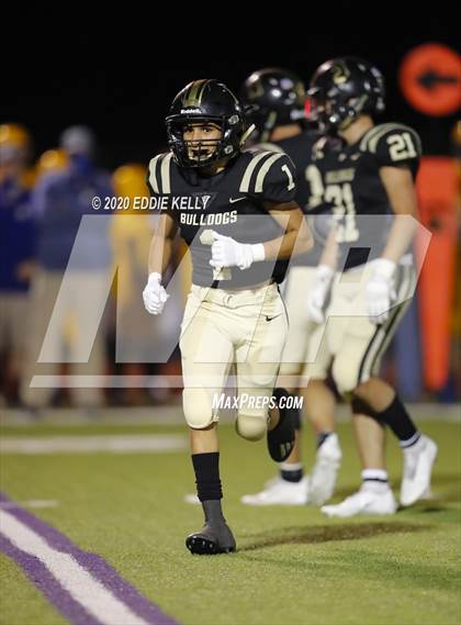 Thumbnail 1 in Palmer vs. Leonard (UIL 3A Bi-District Playoff) photogallery.