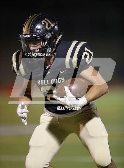 Thumbnail 2 in Palmer vs. Leonard (UIL 3A Bi-District Playoff) photogallery.