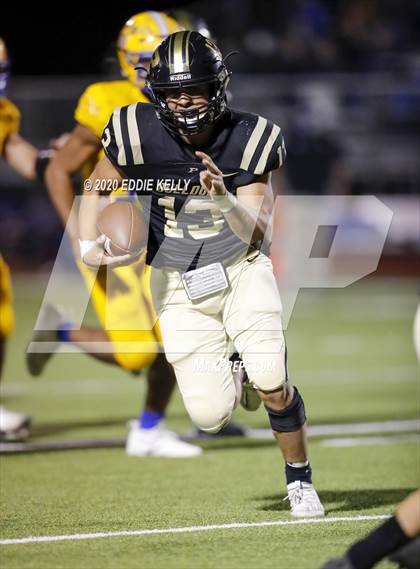 Thumbnail 1 in Palmer vs. Leonard (UIL 3A Bi-District Playoff) photogallery.