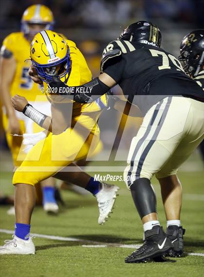 Thumbnail 1 in Palmer vs. Leonard (UIL 3A Bi-District Playoff) photogallery.