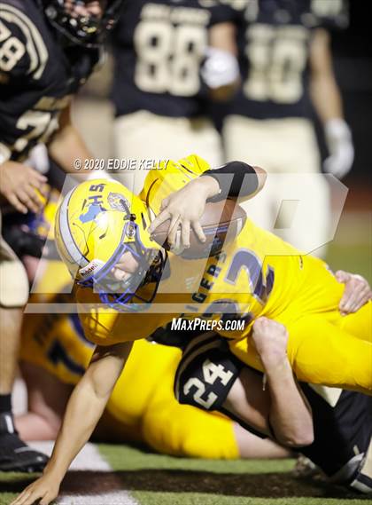 Thumbnail 3 in Palmer vs. Leonard (UIL 3A Bi-District Playoff) photogallery.