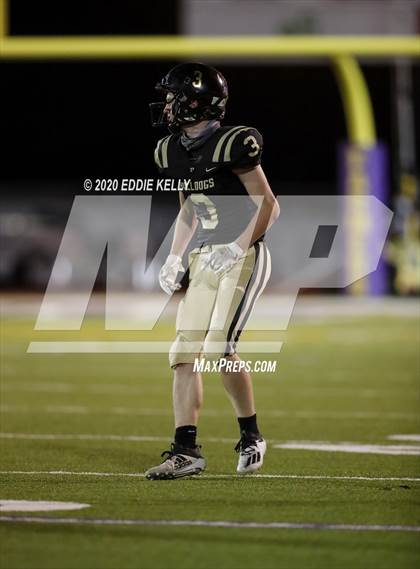 Thumbnail 3 in Palmer vs. Leonard (UIL 3A Bi-District Playoff) photogallery.