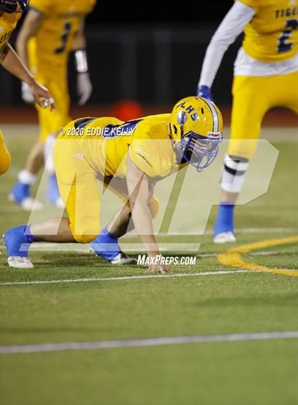 Thumbnail 2 in Palmer vs. Leonard (UIL 3A Bi-District Playoff) photogallery.