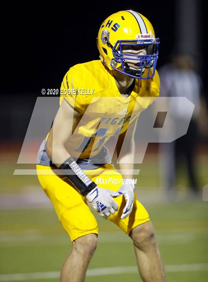 Thumbnail 1 in Palmer vs. Leonard (UIL 3A Bi-District Playoff) photogallery.