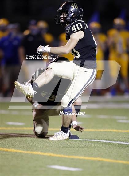 Thumbnail 1 in Palmer vs. Leonard (UIL 3A Bi-District Playoff) photogallery.