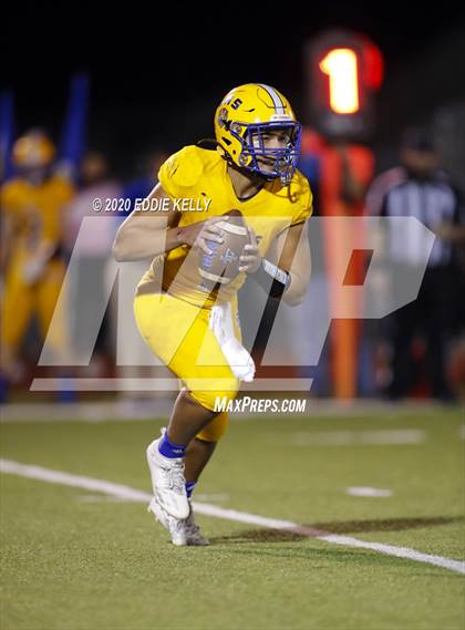 Thumbnail 3 in Palmer vs. Leonard (UIL 3A Bi-District Playoff) photogallery.