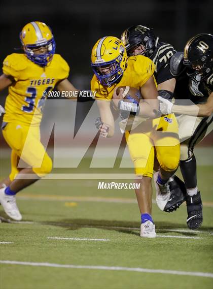 Thumbnail 3 in Palmer vs. Leonard (UIL 3A Bi-District Playoff) photogallery.