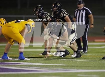 Thumbnail 3 in Palmer vs. Leonard (UIL 3A Bi-District Playoff) photogallery.