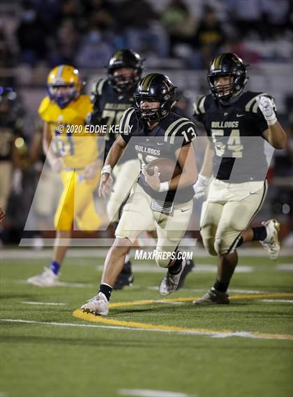 Thumbnail 2 in Palmer vs. Leonard (UIL 3A Bi-District Playoff) photogallery.