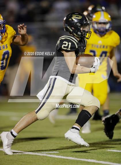 Thumbnail 1 in Palmer vs. Leonard (UIL 3A Bi-District Playoff) photogallery.