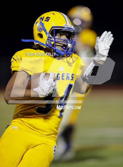 Thumbnail 1 in Palmer vs. Leonard (UIL 3A Bi-District Playoff) photogallery.