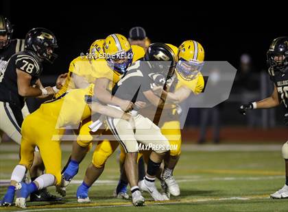 Thumbnail 2 in Palmer vs. Leonard (UIL 3A Bi-District Playoff) photogallery.