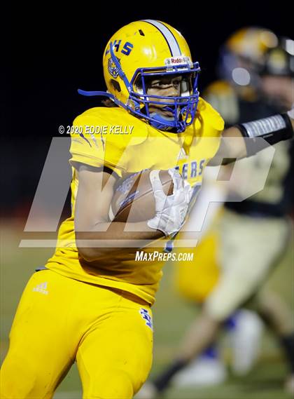 Thumbnail 3 in Palmer vs. Leonard (UIL 3A Bi-District Playoff) photogallery.