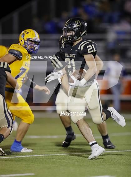 Thumbnail 3 in Palmer vs. Leonard (UIL 3A Bi-District Playoff) photogallery.
