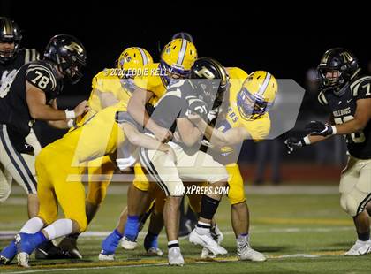 Thumbnail 3 in Palmer vs. Leonard (UIL 3A Bi-District Playoff) photogallery.