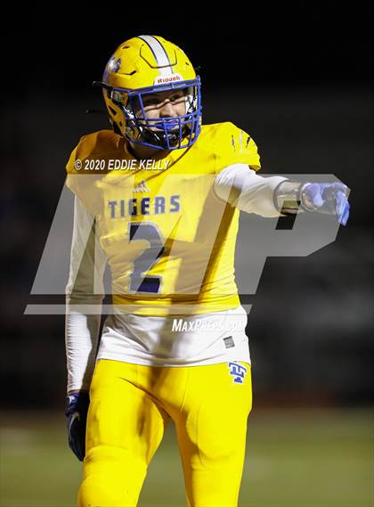 Thumbnail 3 in Palmer vs. Leonard (UIL 3A Bi-District Playoff) photogallery.