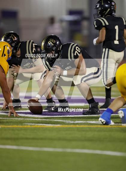 Thumbnail 3 in Palmer vs. Leonard (UIL 3A Bi-District Playoff) photogallery.