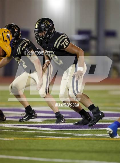 Thumbnail 1 in Palmer vs. Leonard (UIL 3A Bi-District Playoff) photogallery.