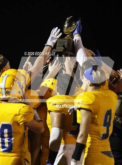 Thumbnail 1 in Palmer vs. Leonard (UIL 3A Bi-District Playoff) photogallery.