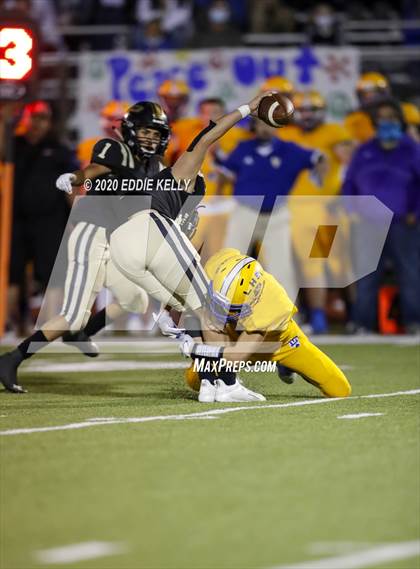 Thumbnail 1 in Palmer vs. Leonard (UIL 3A Bi-District Playoff) photogallery.