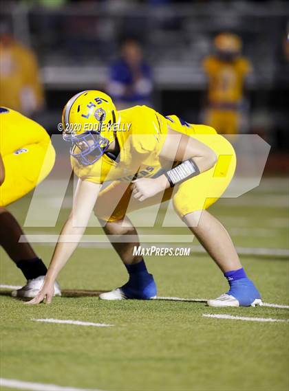 Thumbnail 1 in Palmer vs. Leonard (UIL 3A Bi-District Playoff) photogallery.