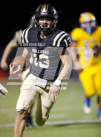 Thumbnail 1 in Palmer vs. Leonard (UIL 3A Bi-District Playoff) photogallery.