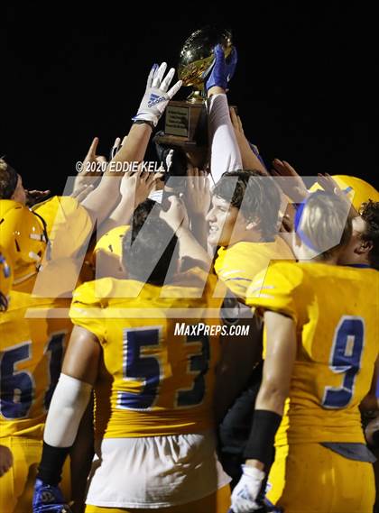 Thumbnail 2 in Palmer vs. Leonard (UIL 3A Bi-District Playoff) photogallery.