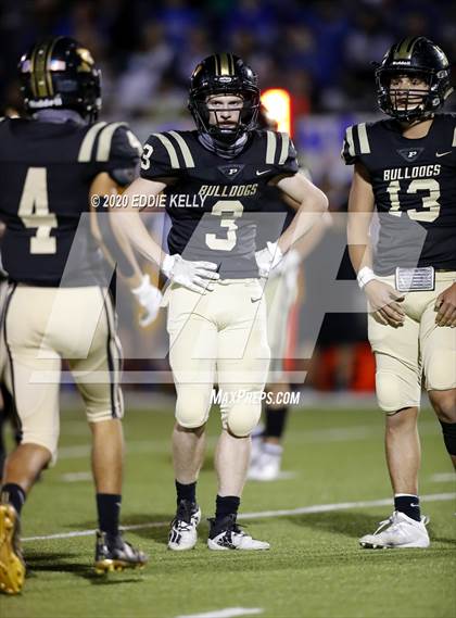 Thumbnail 1 in Palmer vs. Leonard (UIL 3A Bi-District Playoff) photogallery.