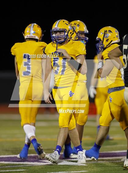 Thumbnail 2 in Palmer vs. Leonard (UIL 3A Bi-District Playoff) photogallery.
