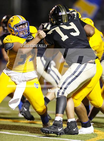 Thumbnail 3 in Palmer vs. Leonard (UIL 3A Bi-District Playoff) photogallery.