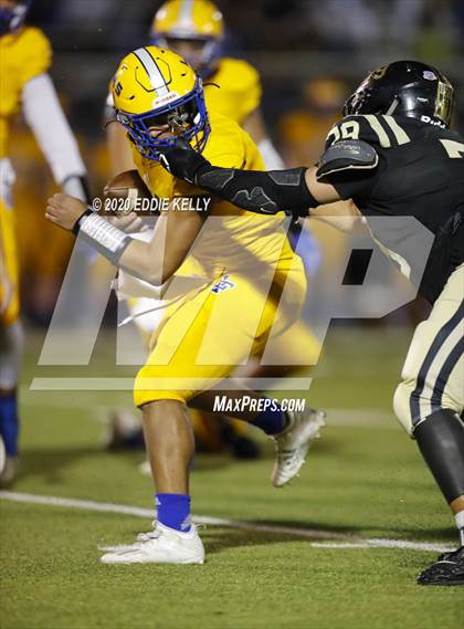 Thumbnail 3 in Palmer vs. Leonard (UIL 3A Bi-District Playoff) photogallery.