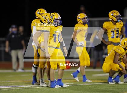 Thumbnail 3 in Palmer vs. Leonard (UIL 3A Bi-District Playoff) photogallery.