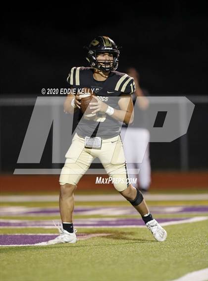 Thumbnail 2 in Palmer vs. Leonard (UIL 3A Bi-District Playoff) photogallery.