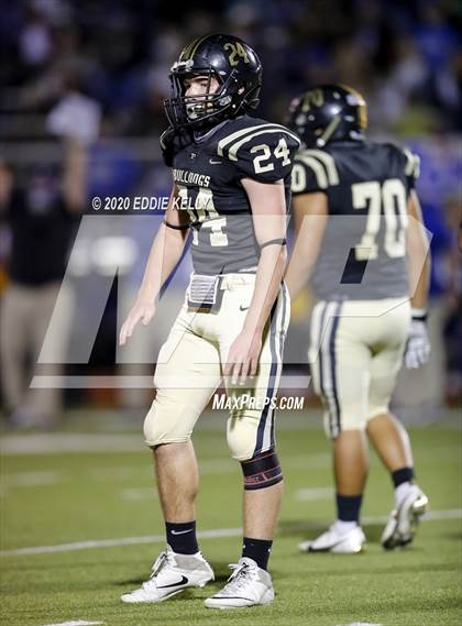 Thumbnail 2 in Palmer vs. Leonard (UIL 3A Bi-District Playoff) photogallery.