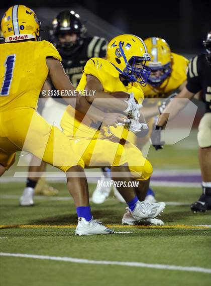 Thumbnail 2 in Palmer vs. Leonard (UIL 3A Bi-District Playoff) photogallery.