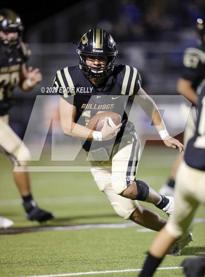 Thumbnail 2 in Palmer vs. Leonard (UIL 3A Bi-District Playoff) photogallery.