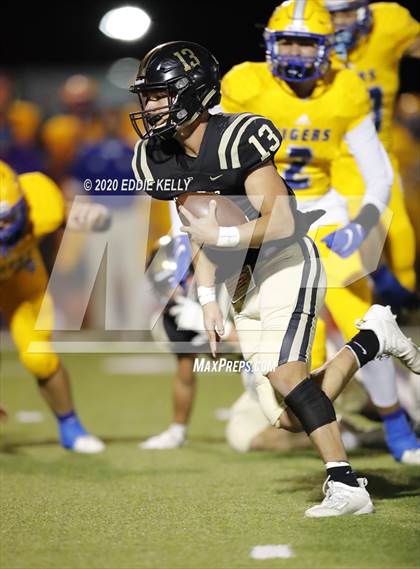 Thumbnail 2 in Palmer vs. Leonard (UIL 3A Bi-District Playoff) photogallery.