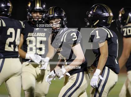 Thumbnail 1 in Palmer vs. Leonard (UIL 3A Bi-District Playoff) photogallery.