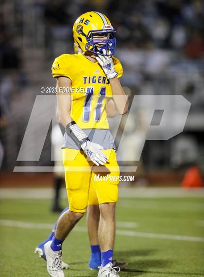 Thumbnail 3 in Palmer vs. Leonard (UIL 3A Bi-District Playoff) photogallery.