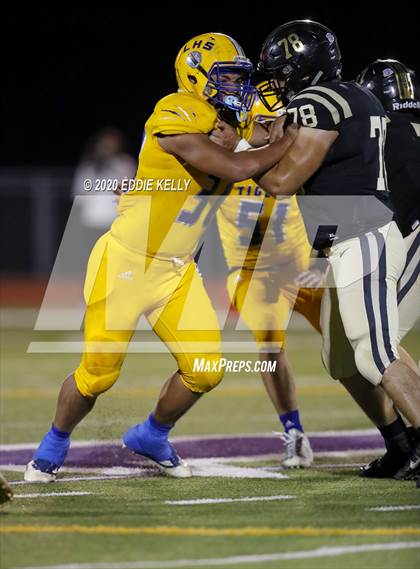 Thumbnail 2 in Palmer vs. Leonard (UIL 3A Bi-District Playoff) photogallery.