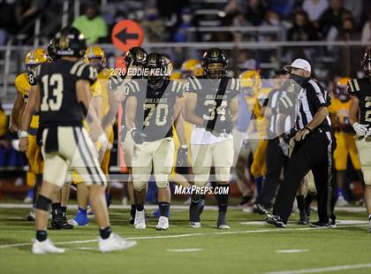 Thumbnail 2 in Palmer vs. Leonard (UIL 3A Bi-District Playoff) photogallery.