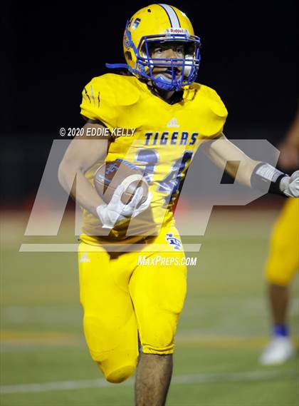 Thumbnail 3 in Palmer vs. Leonard (UIL 3A Bi-District Playoff) photogallery.
