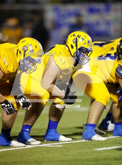 Thumbnail 2 in Palmer vs. Leonard (UIL 3A Bi-District Playoff) photogallery.