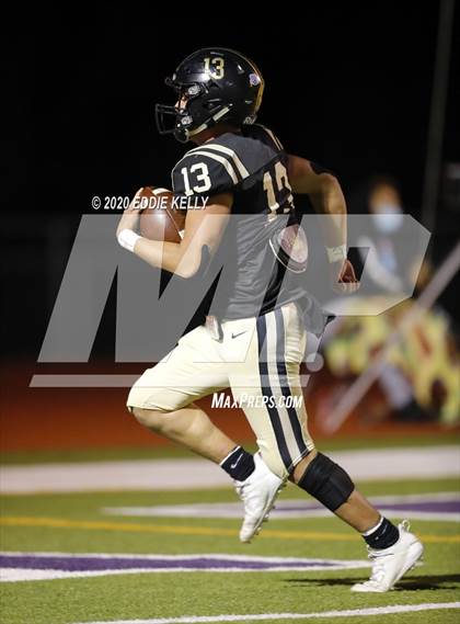 Thumbnail 1 in Palmer vs. Leonard (UIL 3A Bi-District Playoff) photogallery.