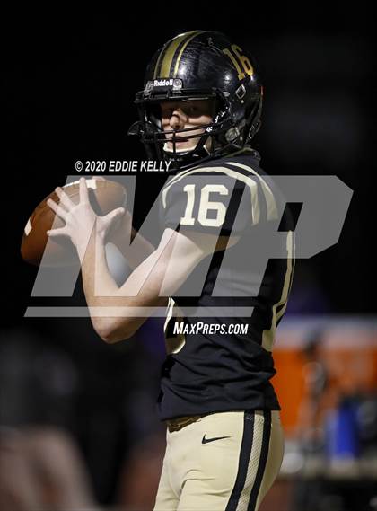 Thumbnail 3 in Palmer vs. Leonard (UIL 3A Bi-District Playoff) photogallery.