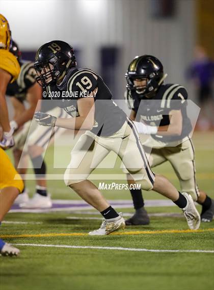 Thumbnail 2 in Palmer vs. Leonard (UIL 3A Bi-District Playoff) photogallery.