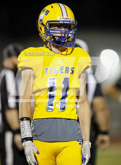Thumbnail 3 in Palmer vs. Leonard (UIL 3A Bi-District Playoff) photogallery.