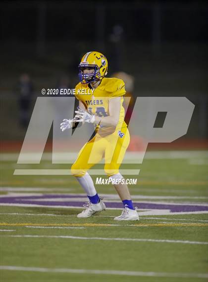 Thumbnail 3 in Palmer vs. Leonard (UIL 3A Bi-District Playoff) photogallery.