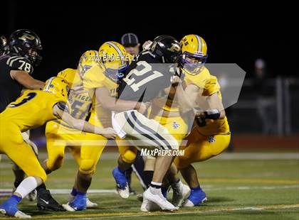Thumbnail 3 in Palmer vs. Leonard (UIL 3A Bi-District Playoff) photogallery.