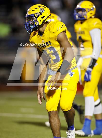 Thumbnail 2 in Palmer vs. Leonard (UIL 3A Bi-District Playoff) photogallery.